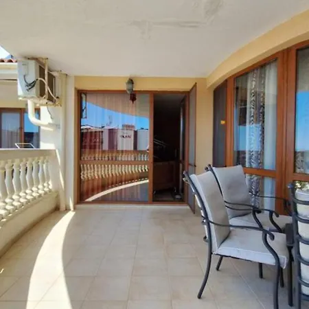 Ξενοδοχείο με διαμερίσματα Maisonettes In Royal Bay And Spa Sveti Vlas