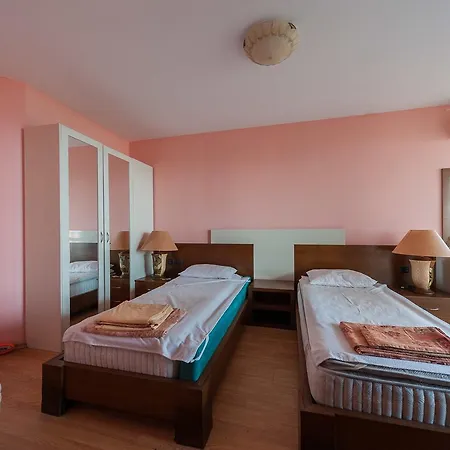 Maisonettes In Royal Bay And Spa Апартхотел